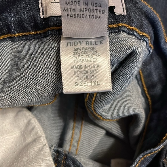 Judy Blue Blue Jeans - Picture 4 of 5